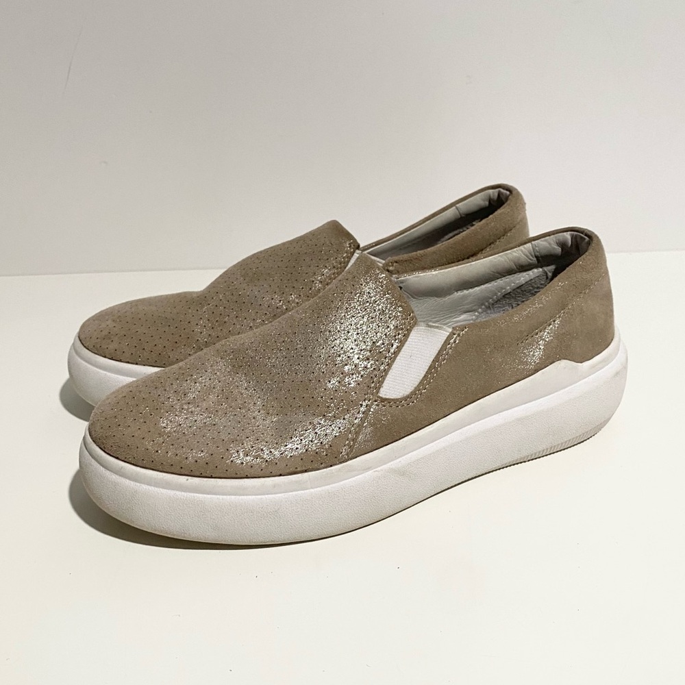 WOMEN'S SHOES SIZE 7 TAUPE SUEDE SLIP-ON TRASK 362090